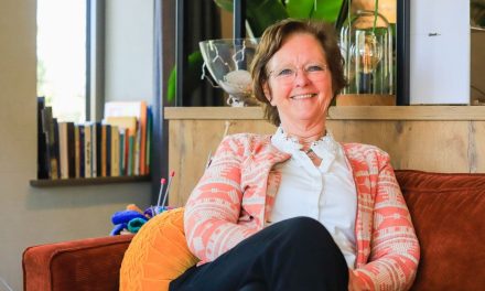 Aan tafel met Mariska Jonker – Een inkijkje in het leven en werk in Hospice Egmond